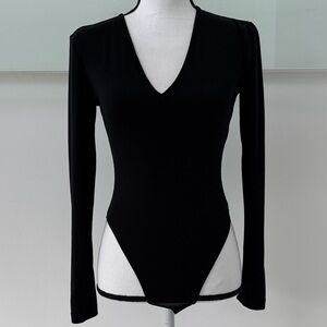 🖤 ZARA Long Sleeve Black V-Neck Bodysuit – Size Small, Snap Closure 🖤